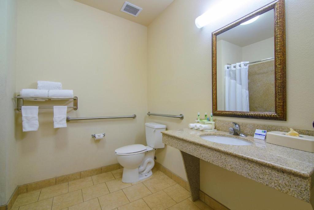 Country Inn & Suites by Radisson, Terrell - Tap to explore photos
