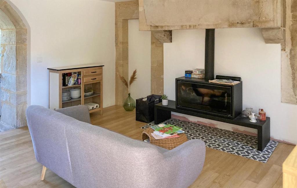 2 Bedroom Cozy Home In Saint-projet-saillagol photo 2