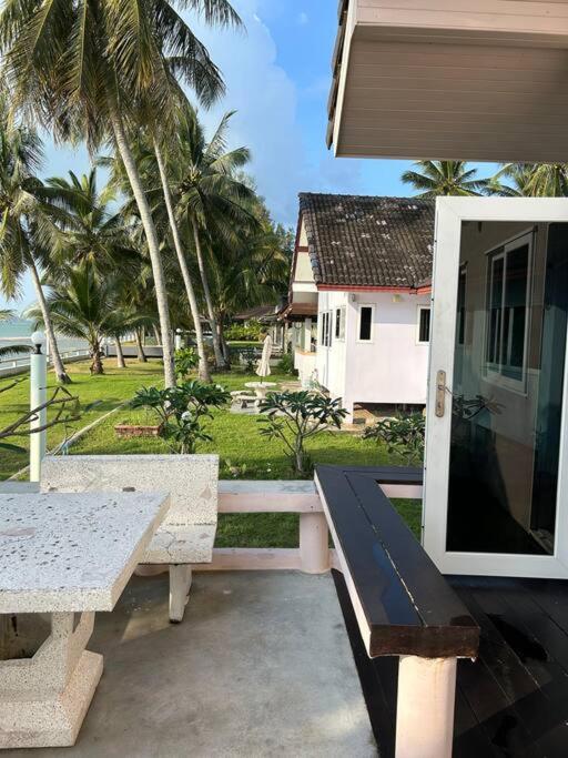 1BR Private Deluxe Beachfront Villa