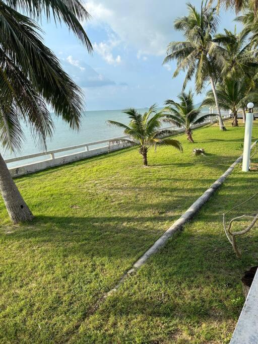 1BR Private Deluxe Beachfront Villa photo 1