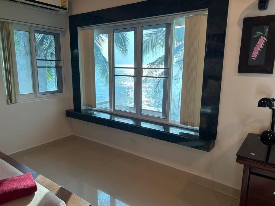1BR Private Deluxe Beachfront Villa photo 4