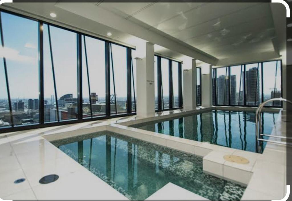 Collins Serviced Apartments photo 2