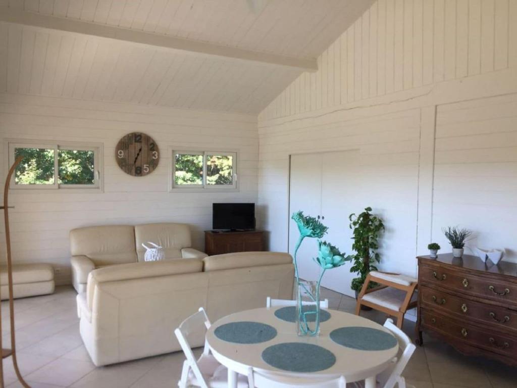 Attractive holiday home with garden photo 1