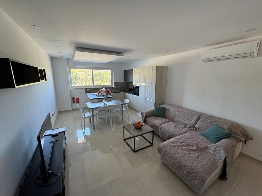 Marsaxlokk Modern Apartment, Large Backyard photo 1