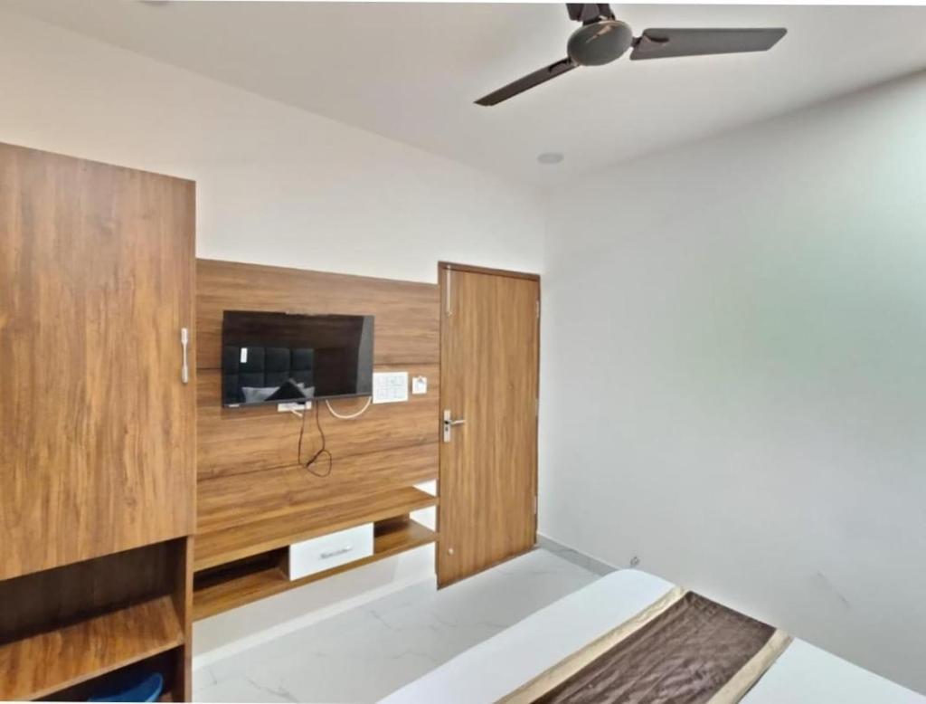 HOTEL HIVIN AND PEANCE - TOP RATED AND SERCH PROPERTY AMRITSAR