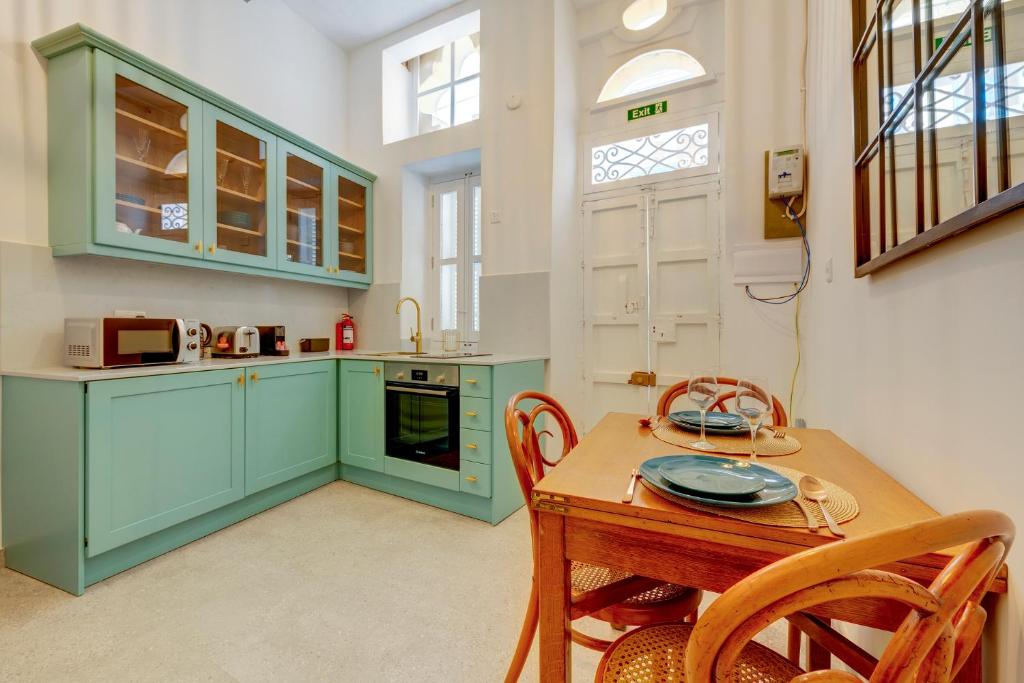 Charming Maltese Townhouse in Senglea photo 3