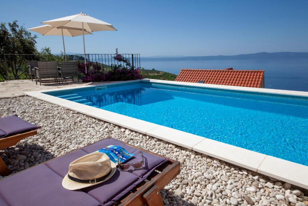 3 bedrooms villa with sea view private pool and enclosed garden at Podgora 1 km away from the beach