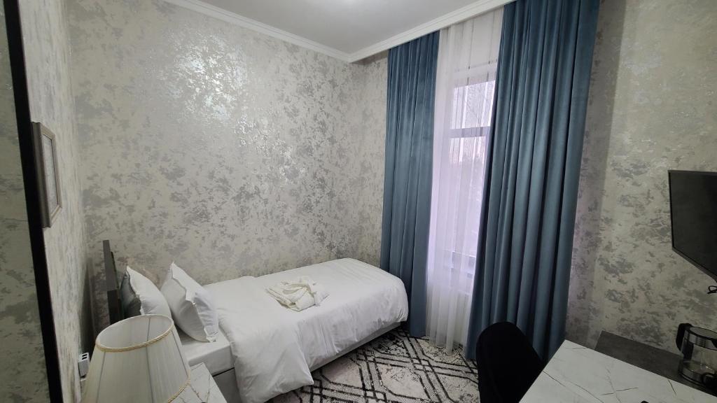 Royal Hotel photo 2