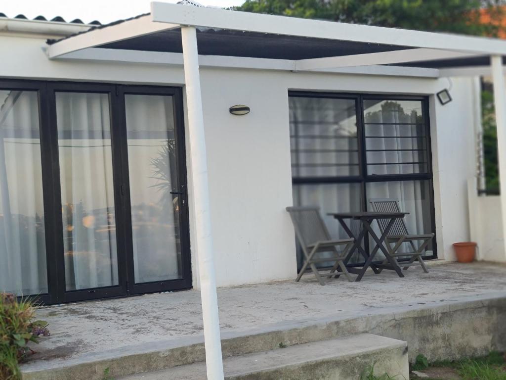 7 Chapman Avenue photo 1