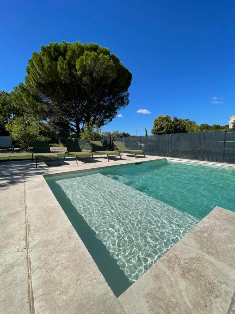Aubignan's Convent - Character house & pool