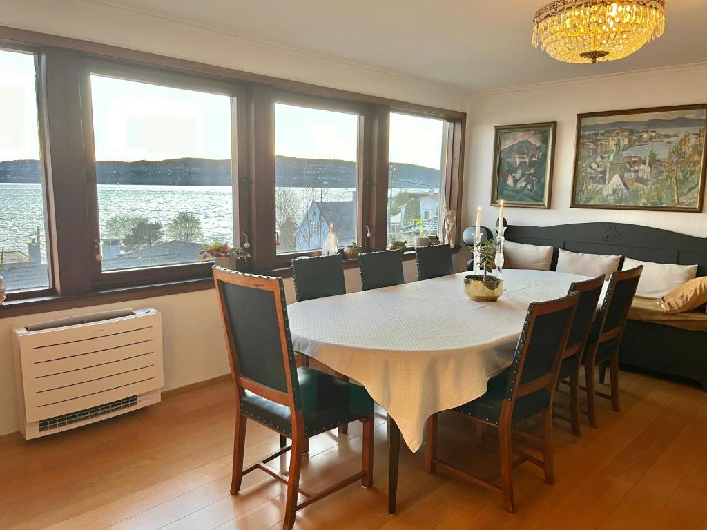 Villa by the sea, close to the city, with panoramic views photo 1