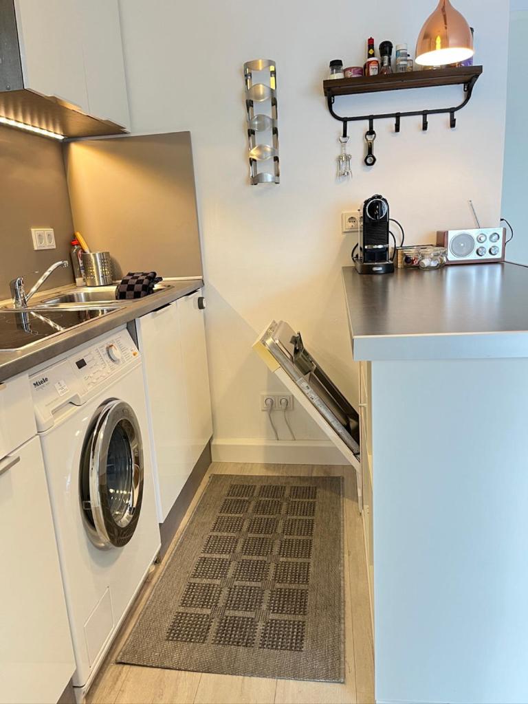 Living at Saarpartments with 2 Bedrooms, Netflix - Business & Holiday Apartments for Long- and Short term Stay, 3 min to Train Station and Europa Galerie photo 3