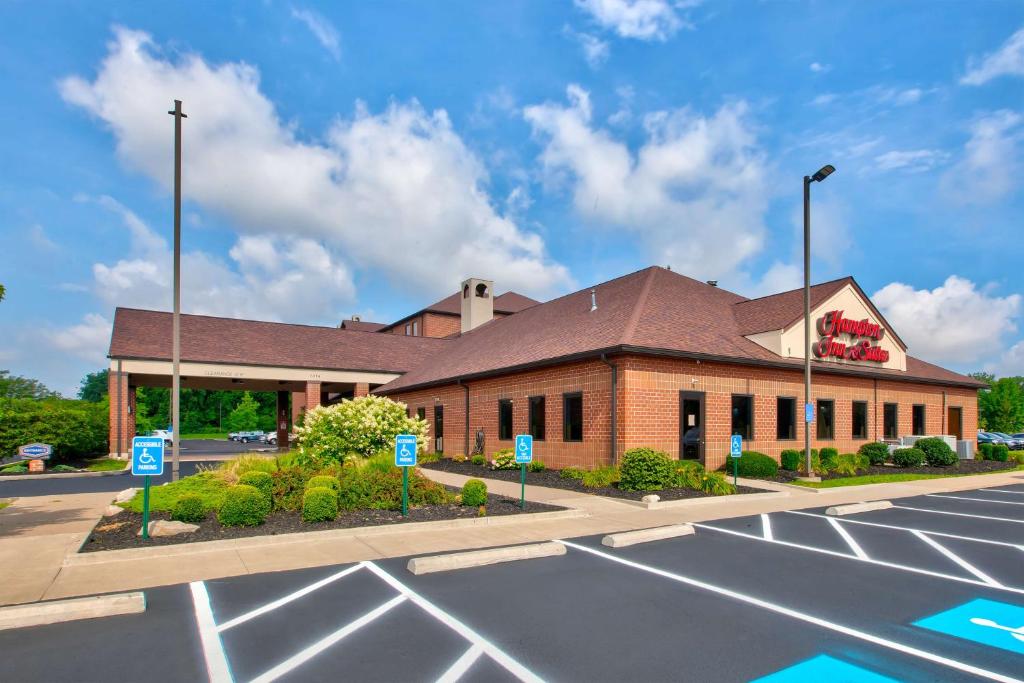 Hampton Inn & Suites Cleveland-Airport/Middleburg Heights image