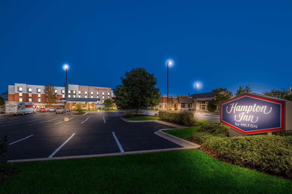 Hampton Inn McHenry image