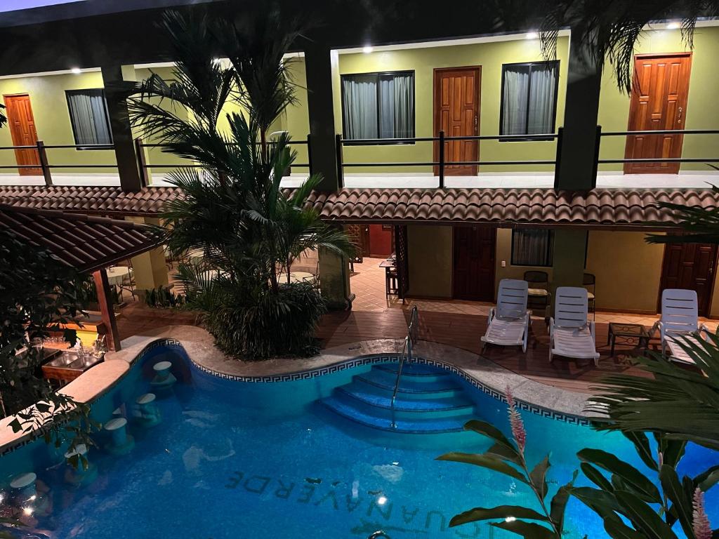 Hotel Iguana Verde photo 2