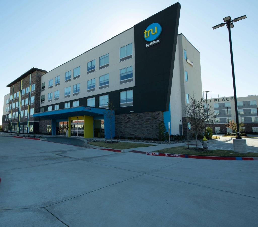 Tru by Hilton The Colony Dallas image