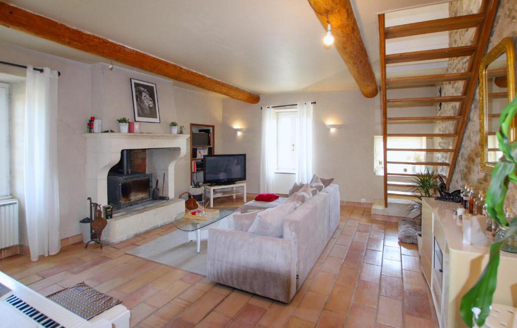 2 Bedroom Nice Home In Saint Restitut photo 4