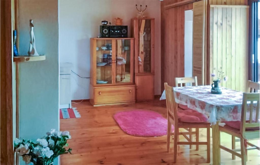 2 Bedroom Awesome Apartment In Leba photo 4