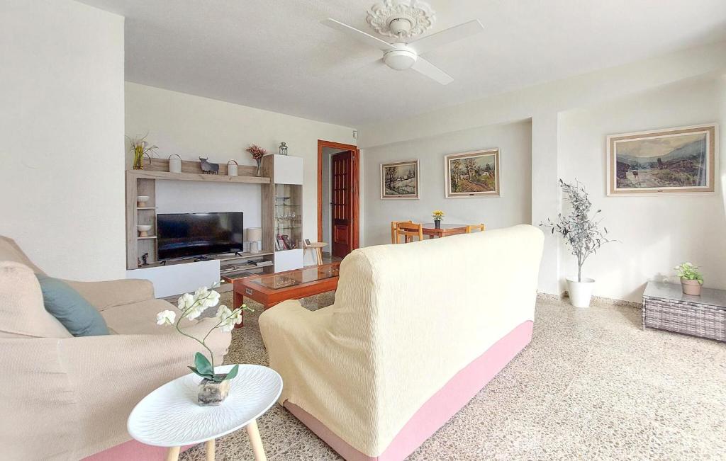 Awesome Apartment In Cullera With Kitchen photo 3