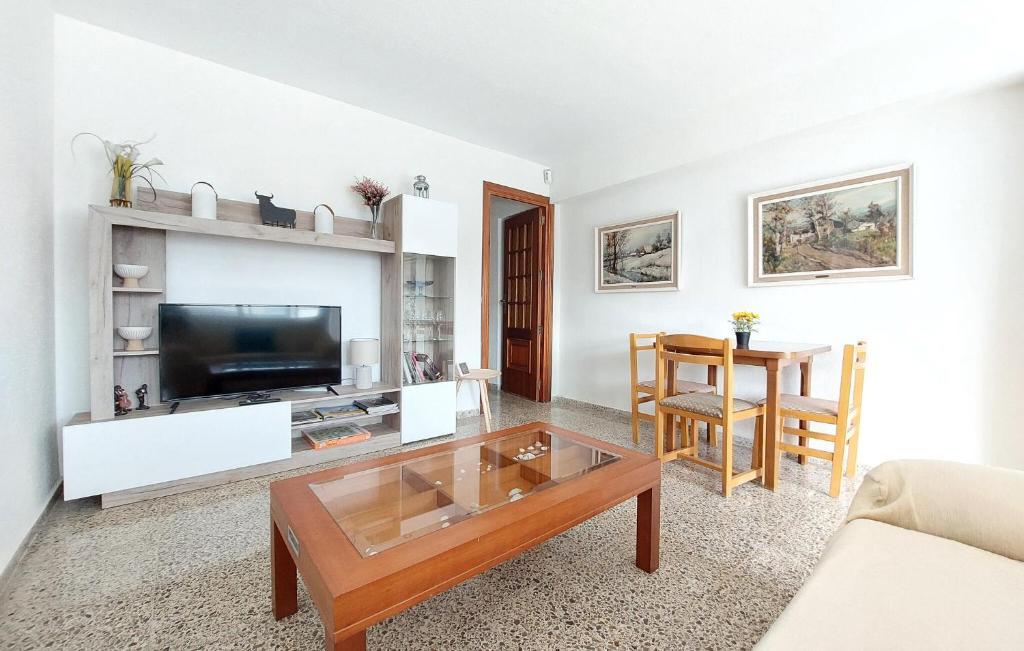 Awesome Apartment In Cullera With Kitchen photo 4