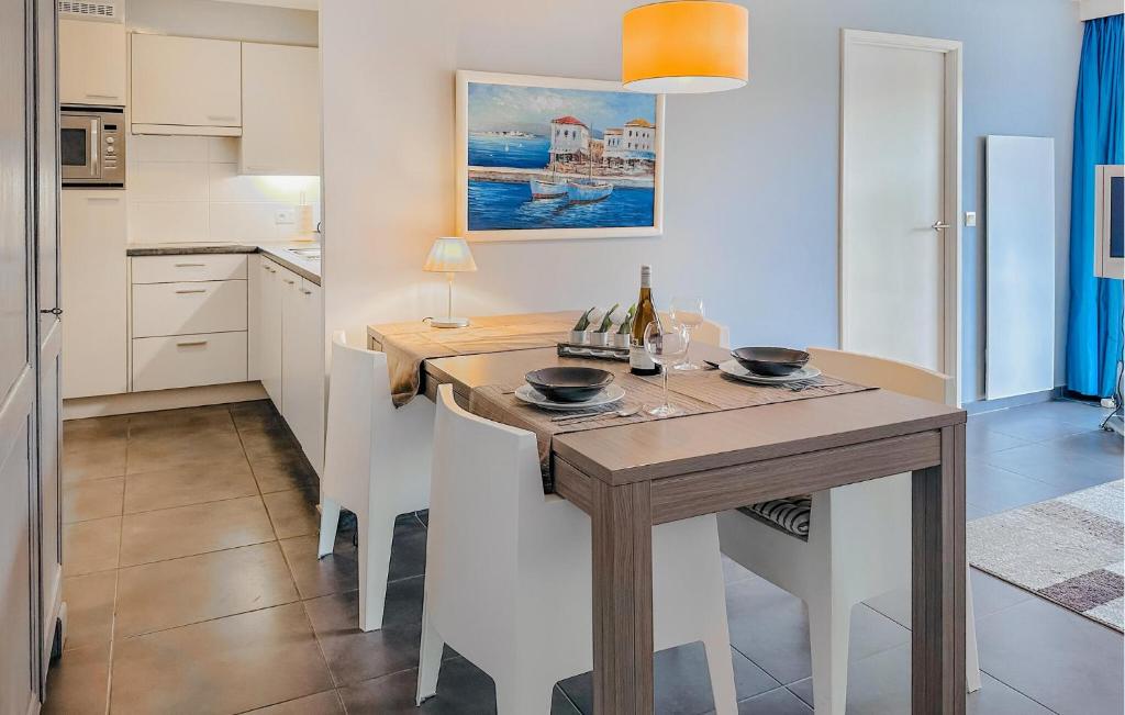1 Bedroom Awesome Apartment In Bredene photo 4