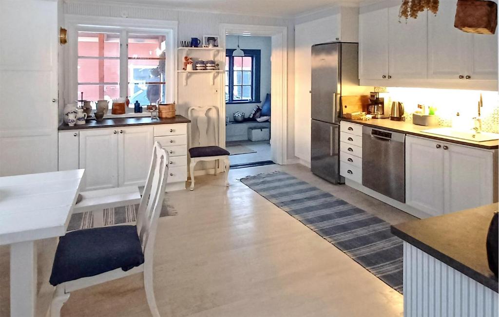 Amazing Home In Vikarbyn With Kitchen photo 3