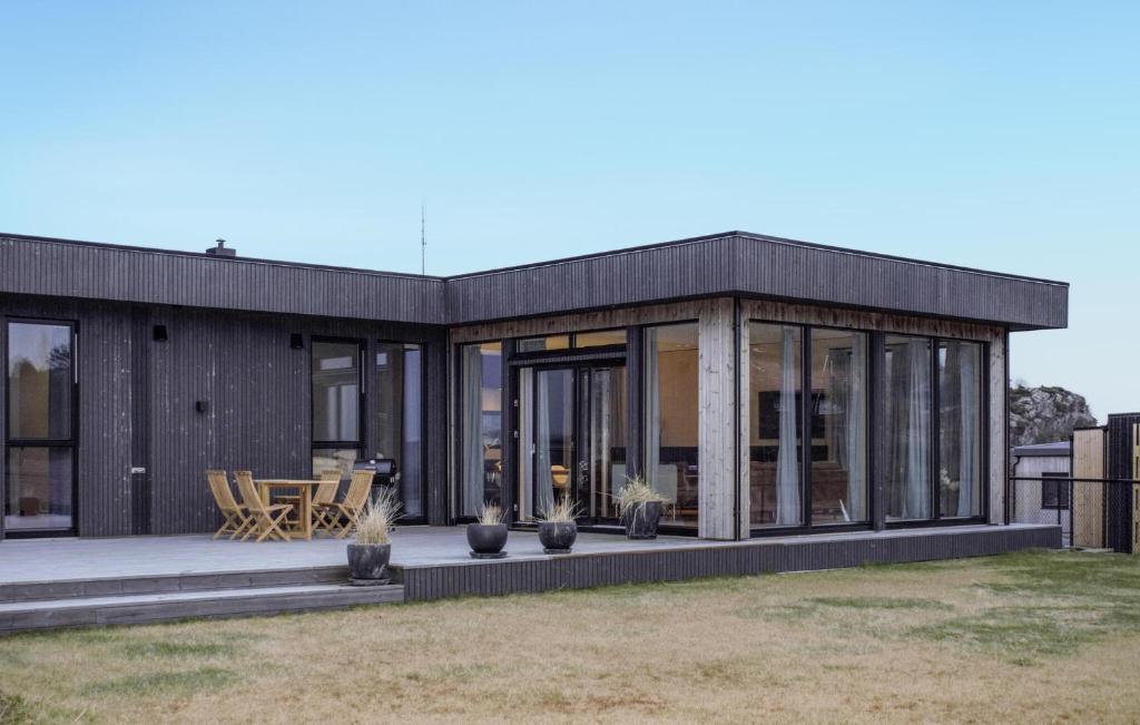 Lovely Home In Lindesnes With Kitchen