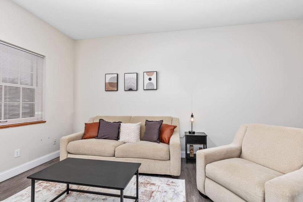 2BR Heritage Hill Apt Long Stay Discount photo 2