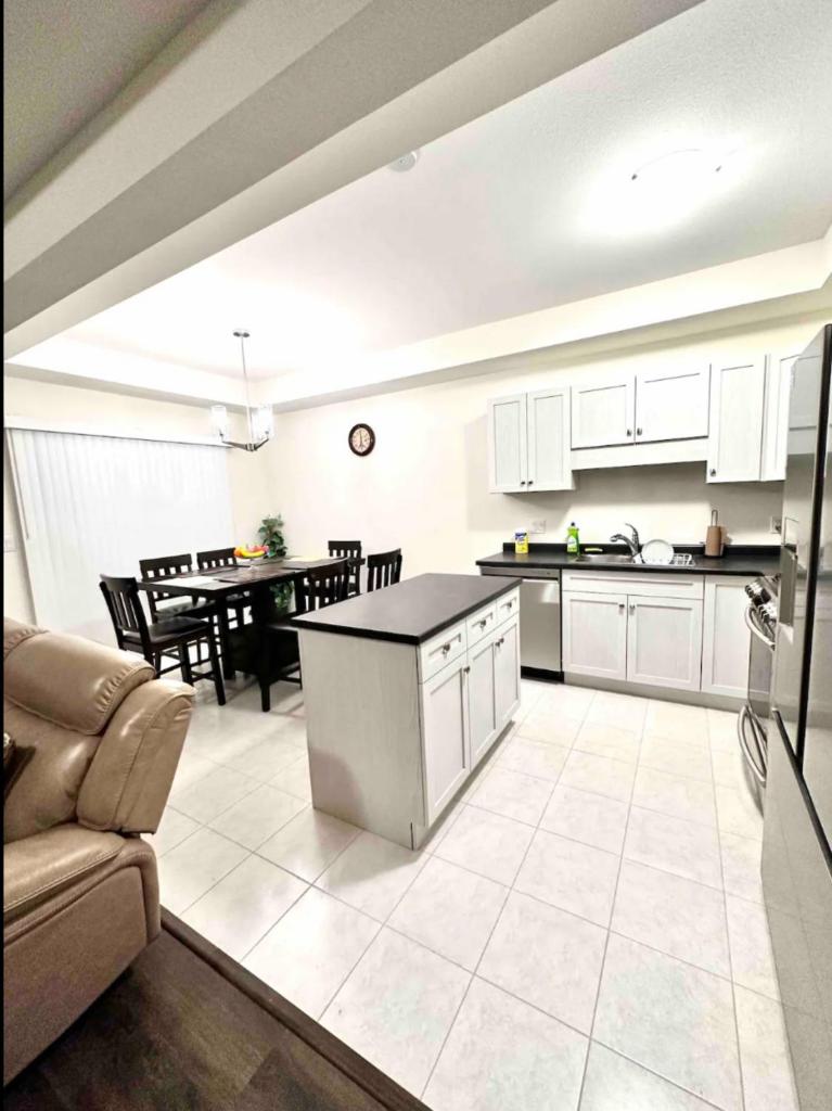 Entire Home In Niagara Falls, Canada photo 2