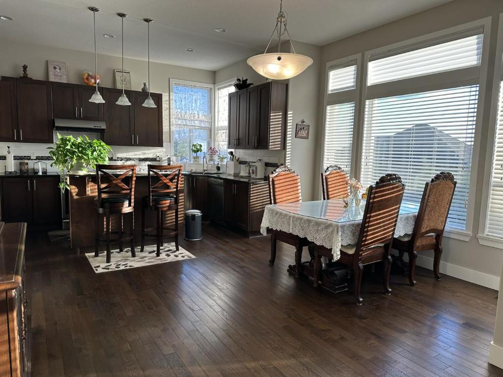 Luxurious and cozy home with 2 Bedrooms in Burke Mountain photo 2