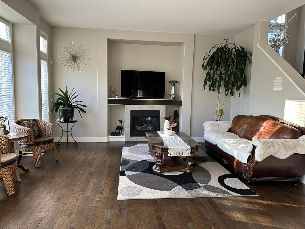 Luxurious and cozy home with 2 Bedrooms in Burke Mountain photo 3