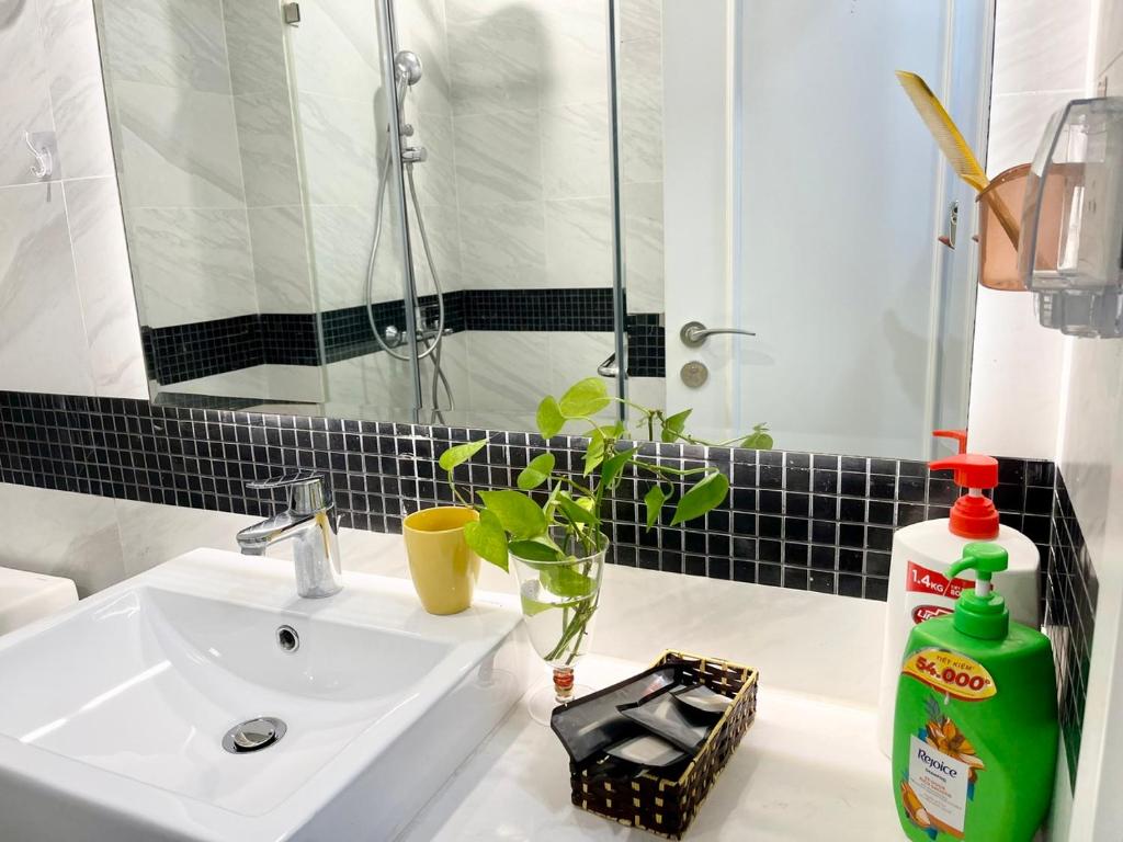 iHome Luxury Apartment in D'eldorado tower