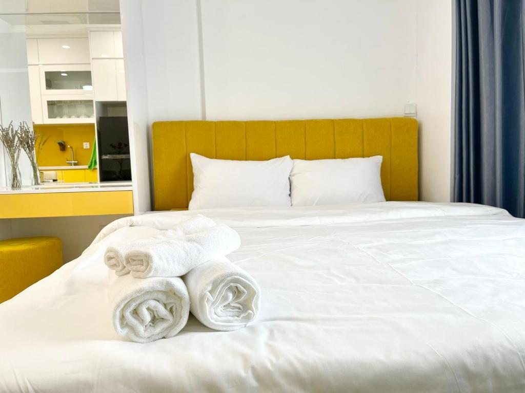 iHome Luxury Apartment in D'eldorado tower