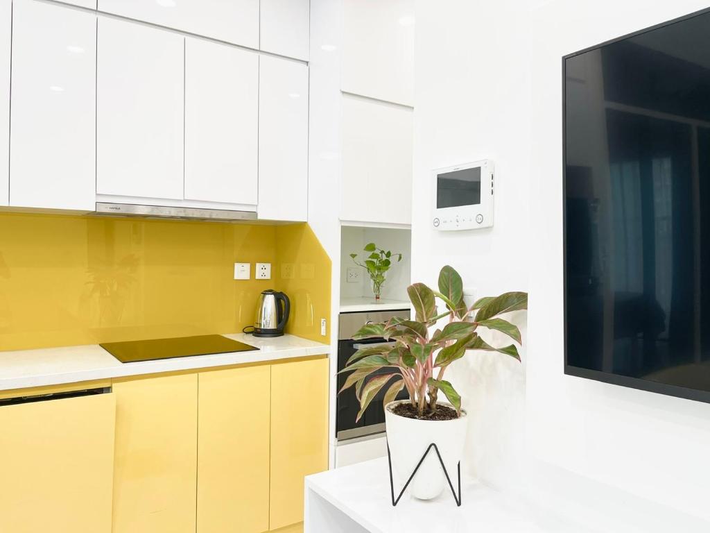 iHome Luxury Apartment in D'eldorado tower