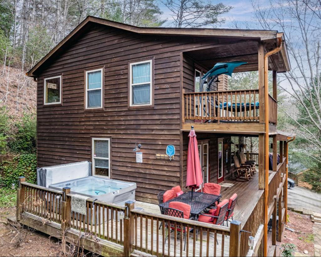 Amazing Creek View Cabin w/ Hot Tub, Firepit & Pool Table photo 1