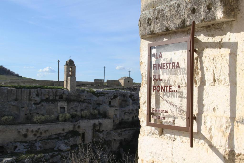 LA FINESTRA SUL PONTE
