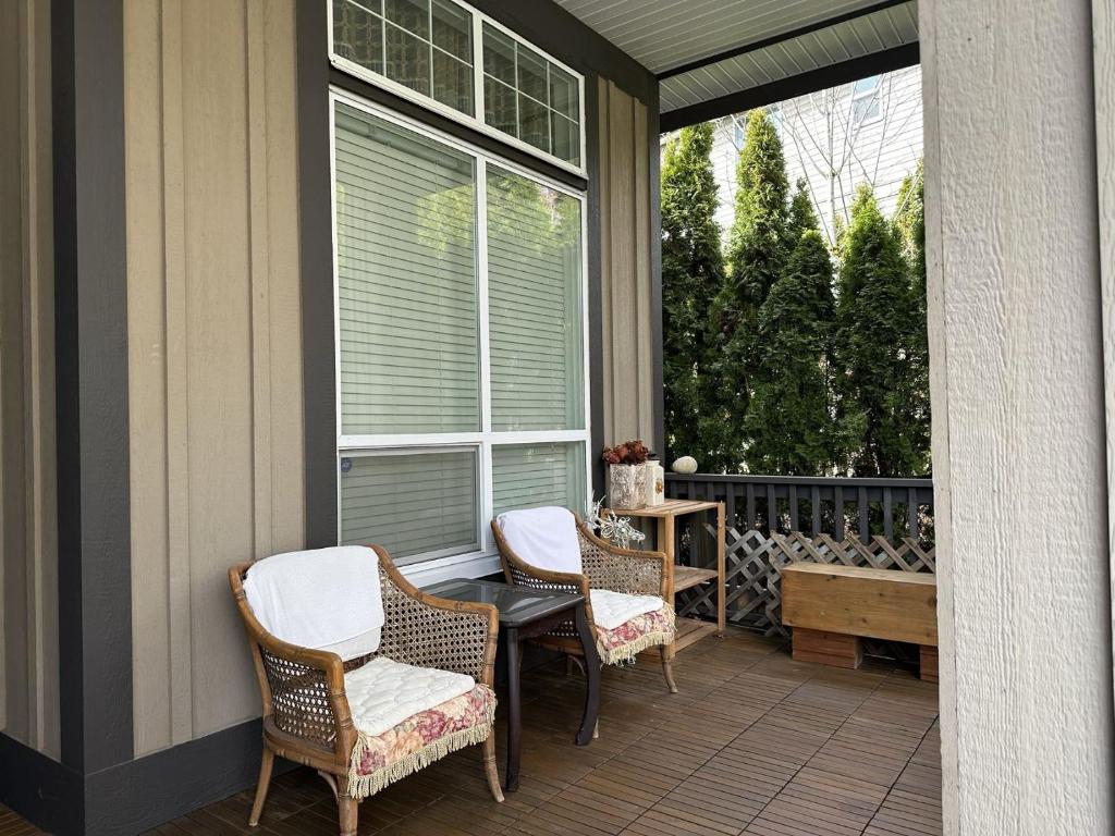 Luxurious and cozy home with 2 Bedrooms in Burke Mountain photo 1