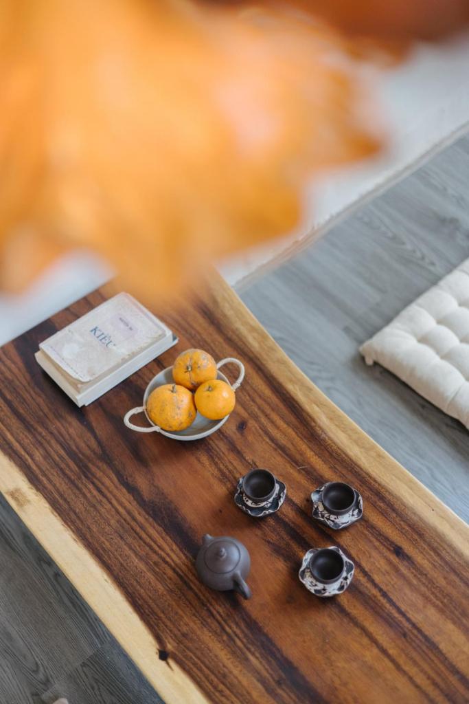 The Attic Room garden, books, tea, Old Quater 550m