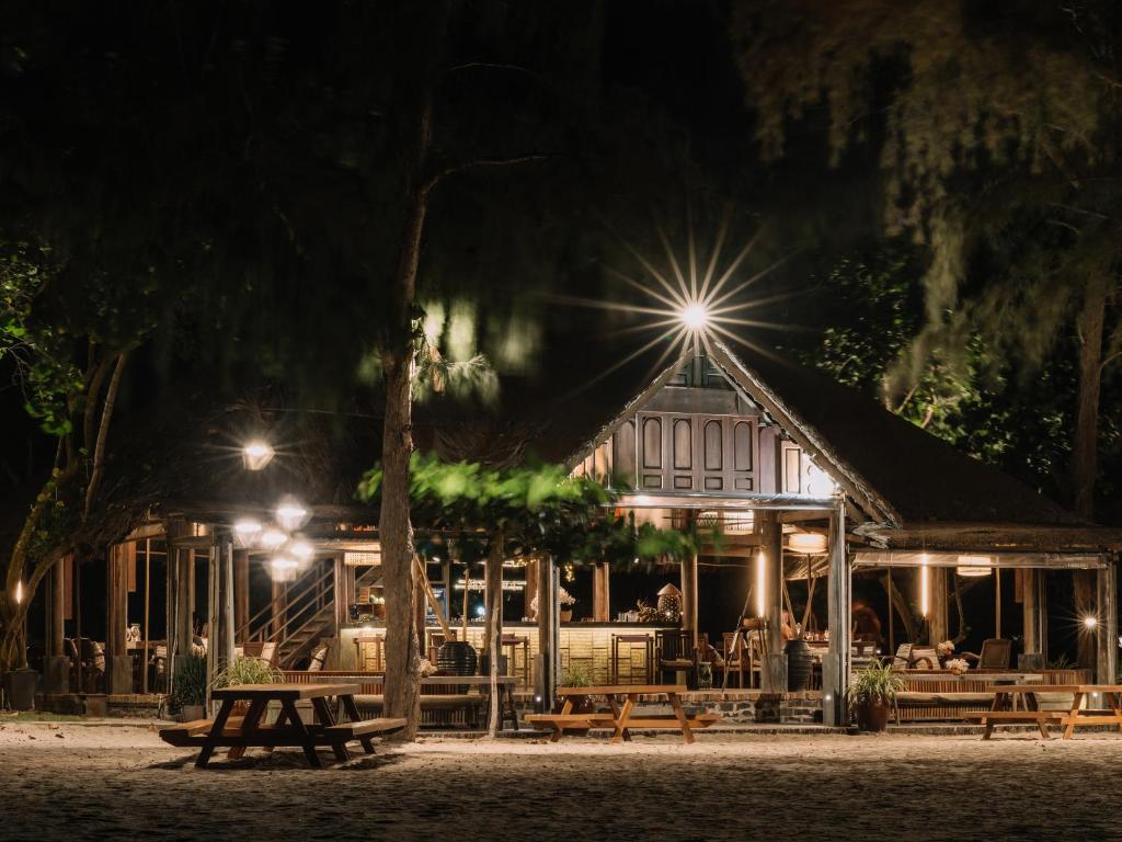 Hồ Tràm Beach Resort & Spa 