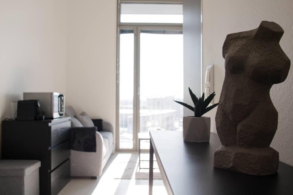 Elegant Penthouse Loft - Near the Airport photo 3