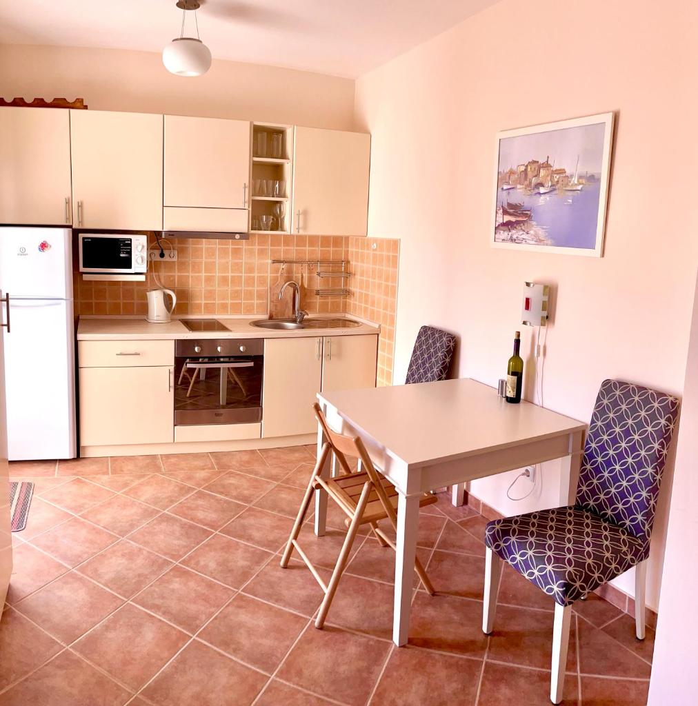 Sunshine house photo 1