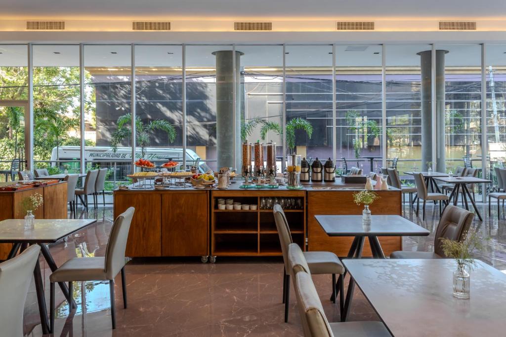 Tryp by Wyndham Asuncion photo 2
