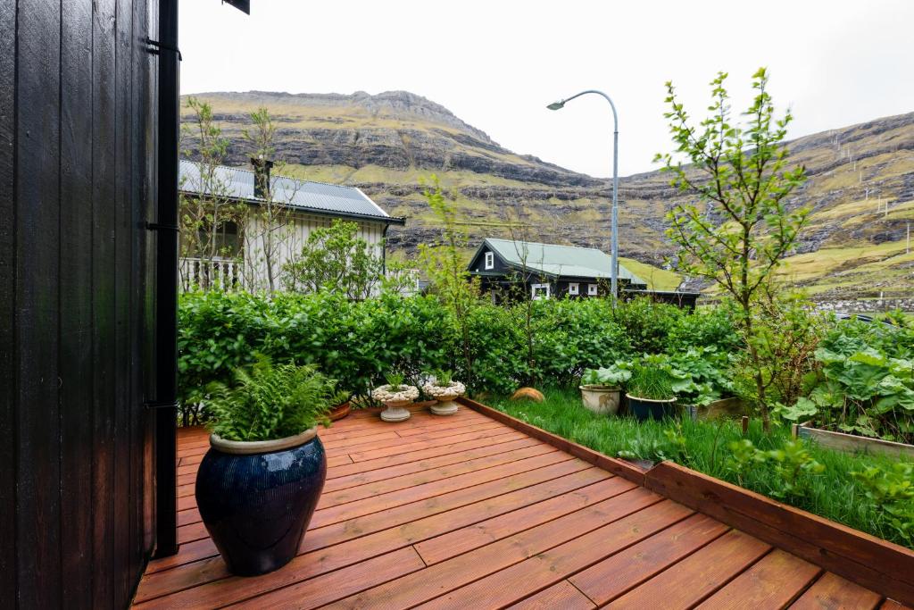 Tranquil Village Retreat / Tjørnuvík photo 1