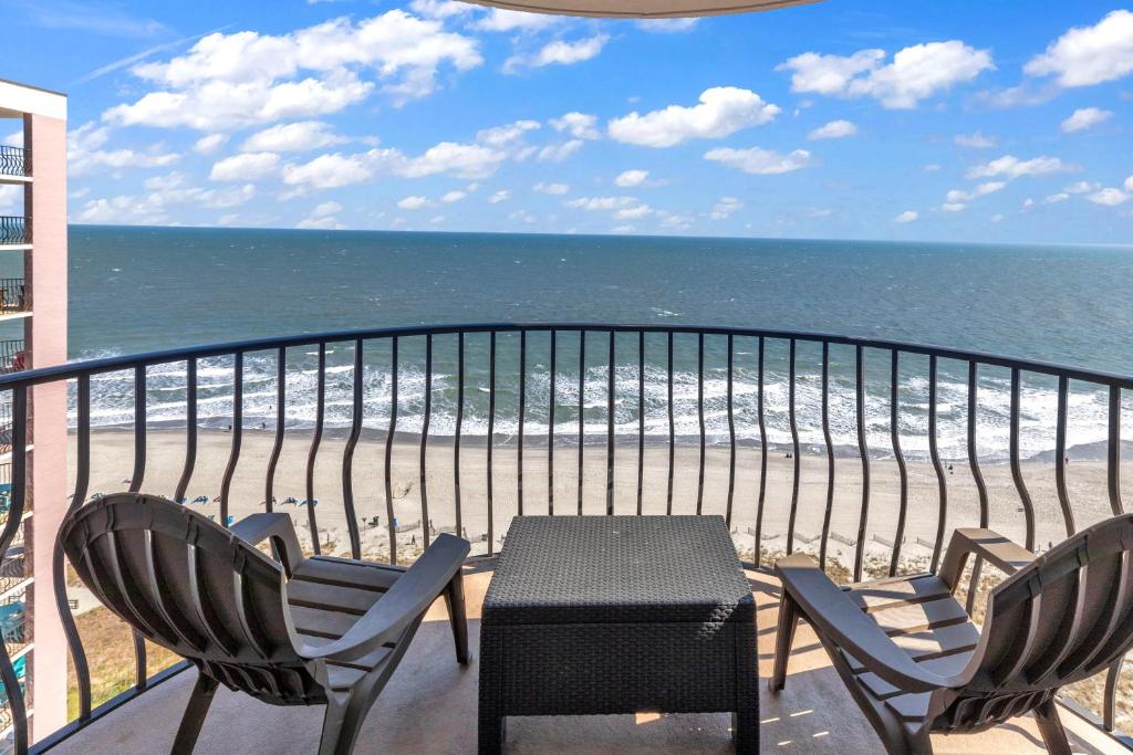Beachfront Luxury Condo w Private Balcony photo 1