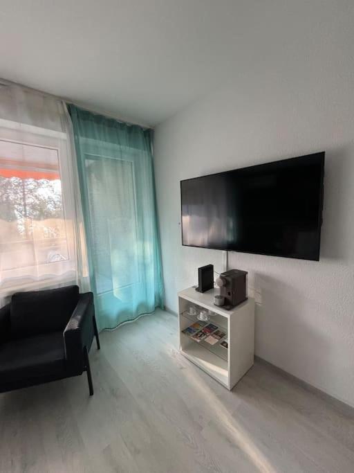 Quiet Lake Apartment photo 1