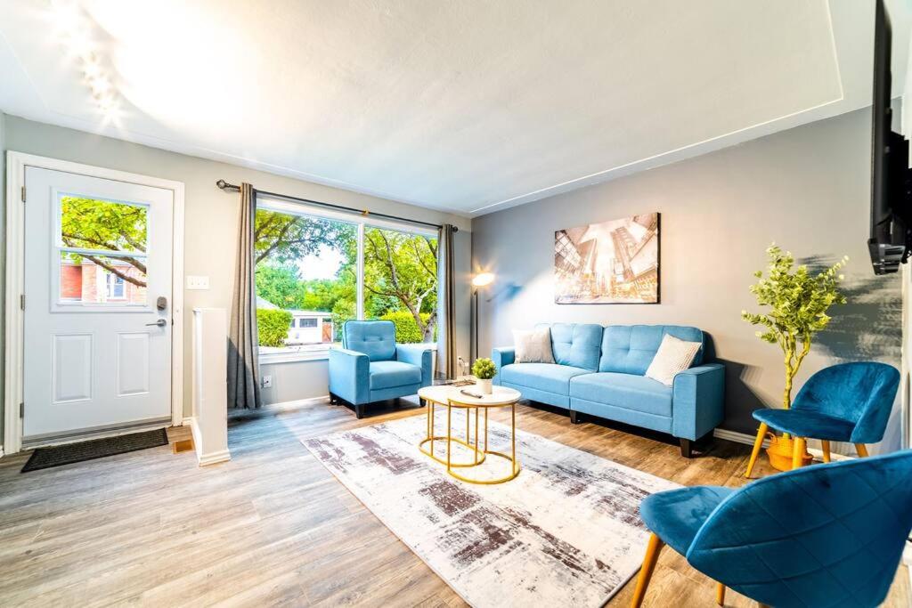 3BD Suite: 5min to HWY 401 - Wifi+Desk+KingBed