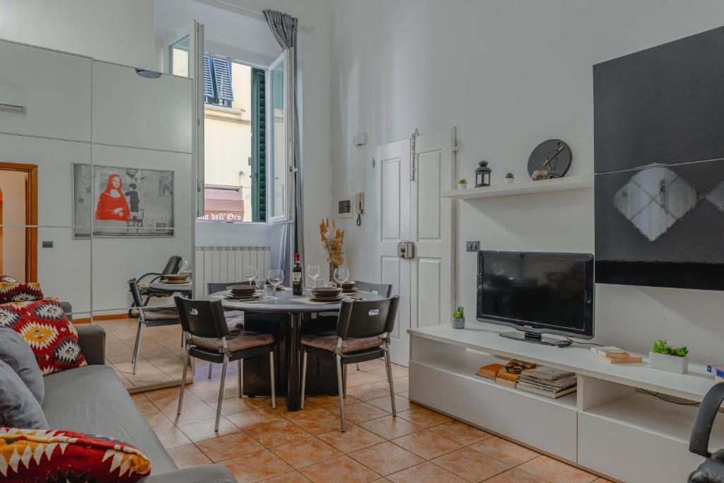 Moderno Apt x6, 2 camere, 8 min Duomo, AC, WiFi - Tap to explore photos