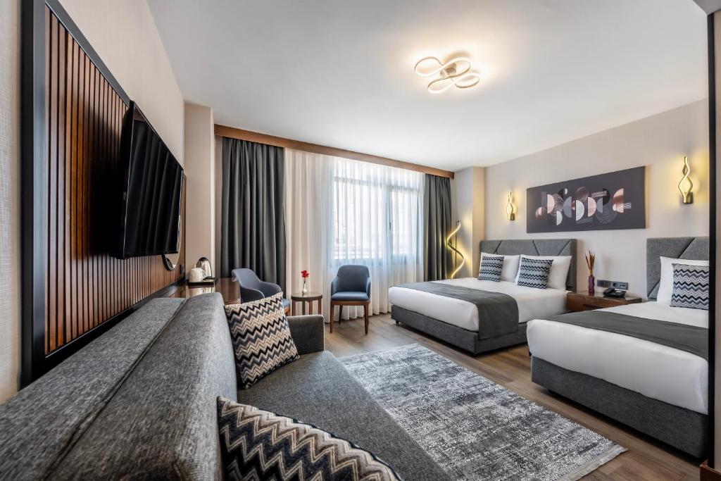 Hotel Bristol Room Type - Deluxe Family Room Hotel Bristol Room Type - Deluxe Family Room
