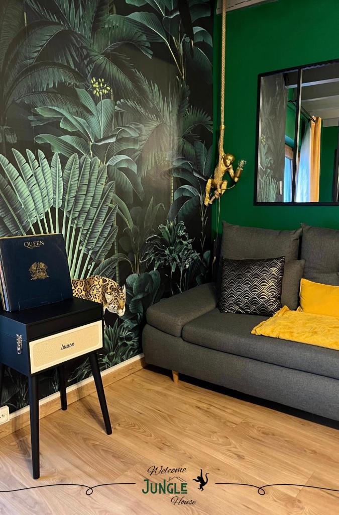 MAISON "Jungle House" 90 m2 BILLARD, RÉTROPROJECTEUR, BAR À JEUX , VINYLE, WIFI FIBRE, idéal PRO & FAMILLE à Montbrison photo 2