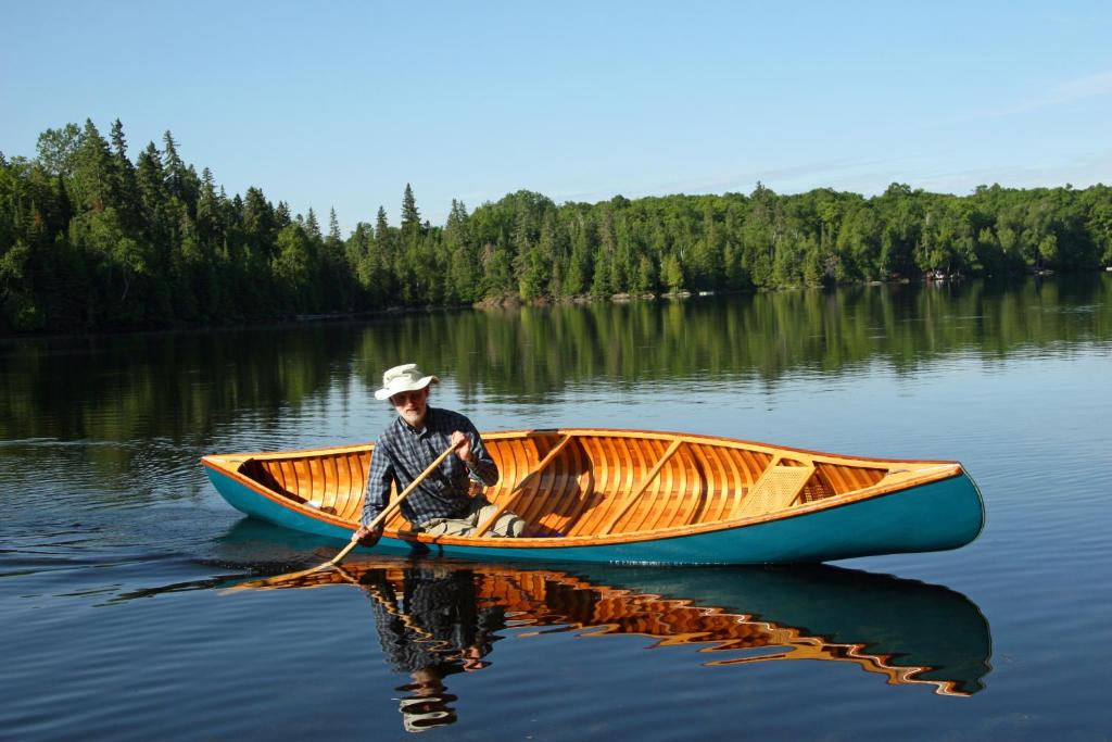 Riverfront Cottage Canoe Included & Playroom Fun
